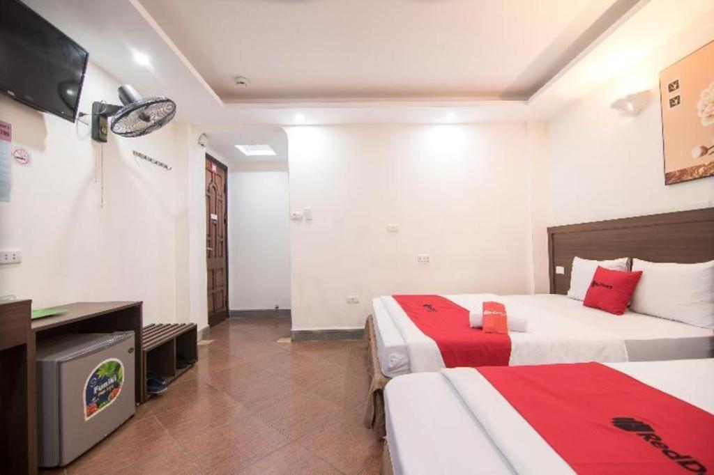RedDoorz Ha Noi Vang Hotel Hoang Ngan Hanoi Buitenkant foto